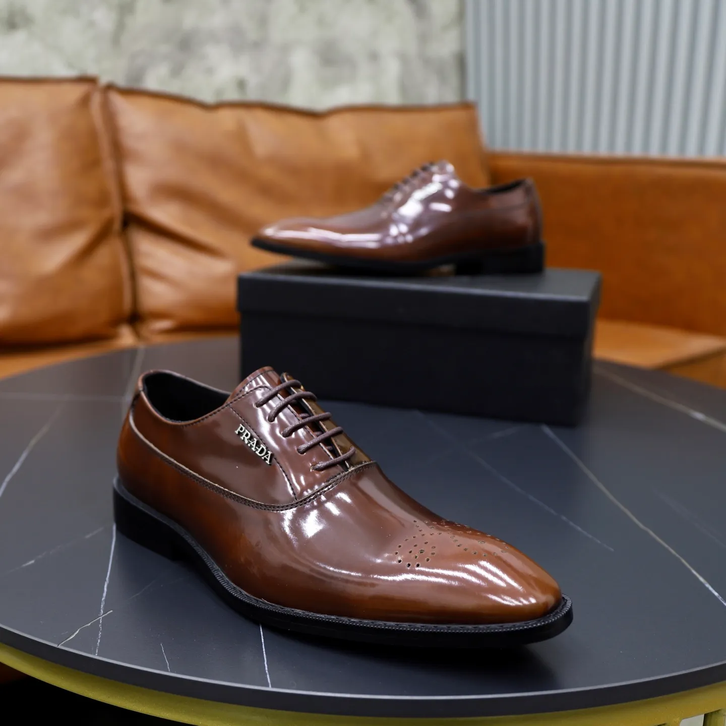Ex-factory price: 540💰🙅‍♂️🙅‍♂️🙅‍♂️ Brand: PRADA Standard code: Men's code 38-44 (45 can be customized) Grade: Same style as the official website Original order quality Material: Original cowhide surface Comfortable cowhide lining Original outsole Style category: Men's fashionable casual leather shoes Distinguished big-name luxury elements Top luxury Color: actual picture color
